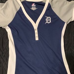 women’s Detroit Tigers jersey type shirt